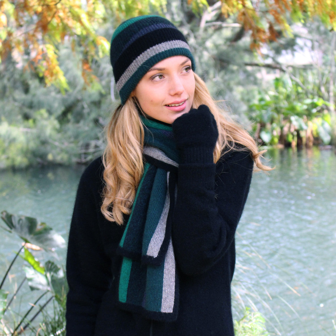 Scarf and beanie set in colour Tasman
